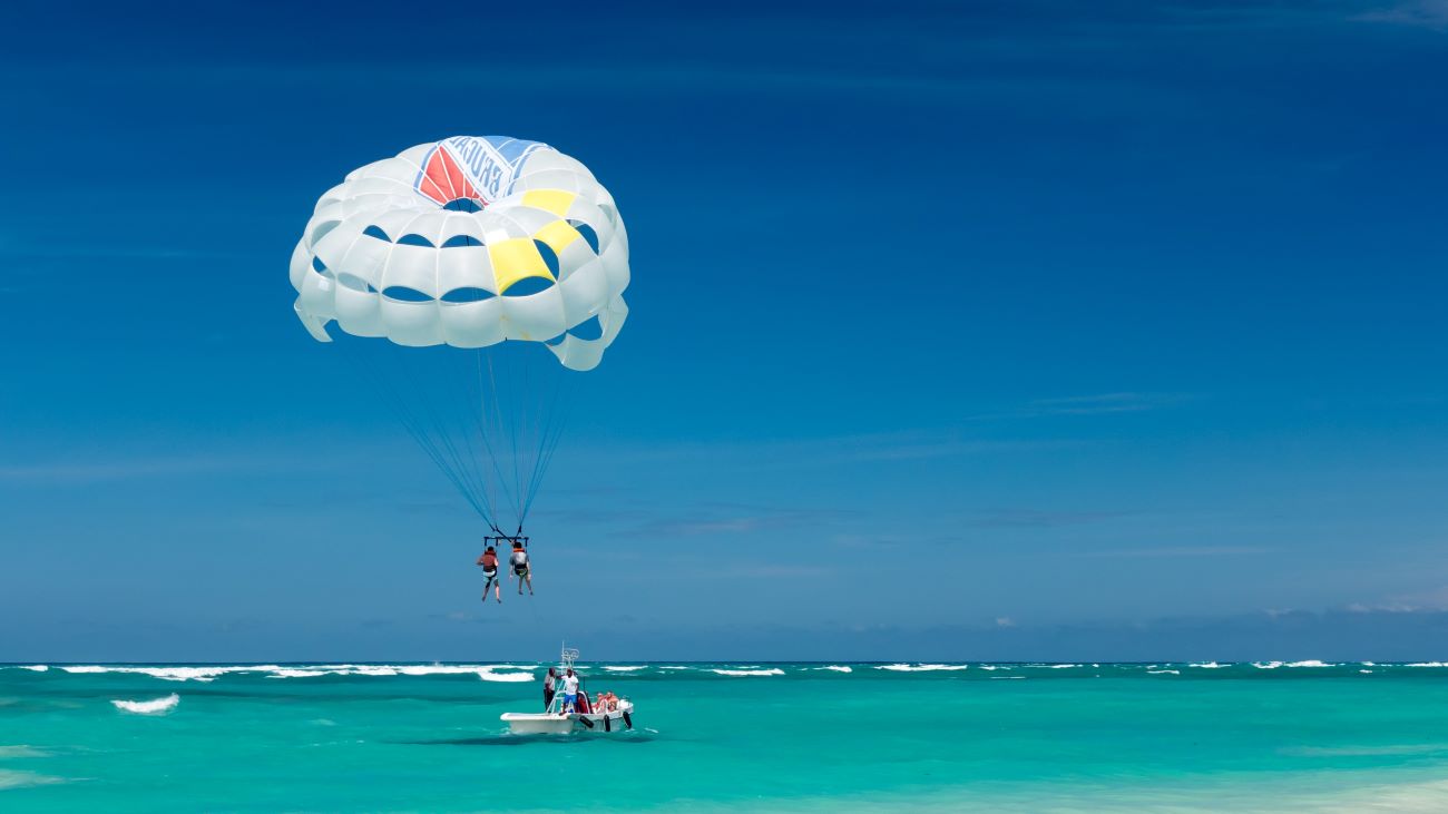 parasailing on anna maria island waters