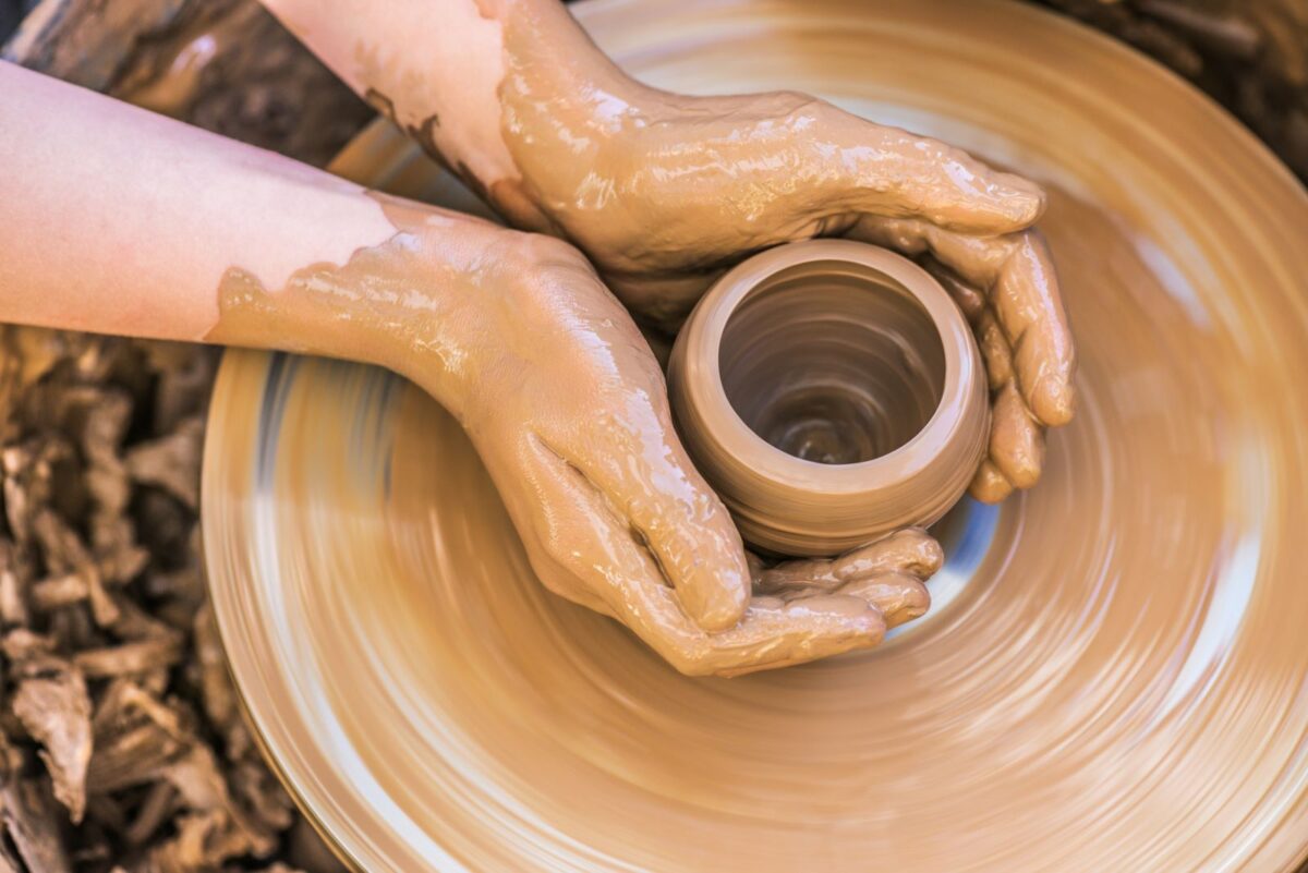 spinning pottery wheel 